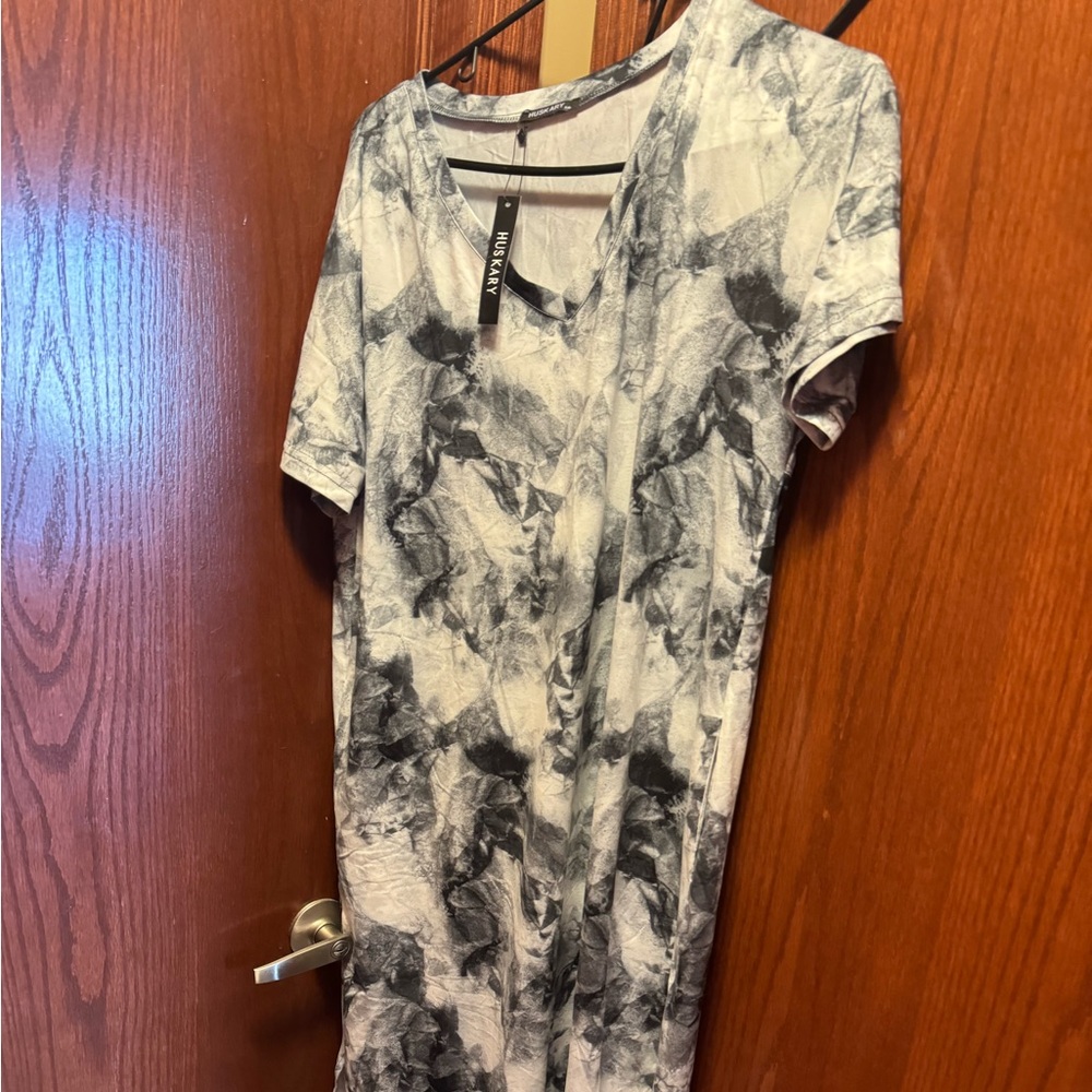 Huskary NWT gray and white tie dye t shirt dress